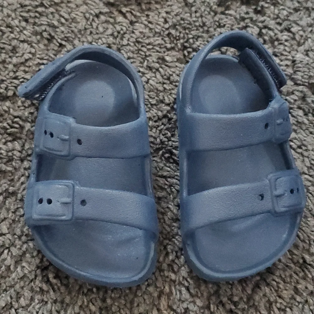 Toddler Sandals/Water Shoes Bundle Size Various - Picture 6 of 17